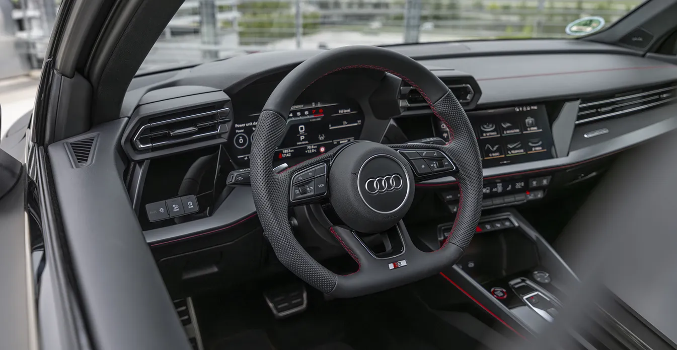 Audi S3 Sportback - הגה ספורט פרוגרסיבי